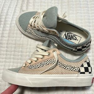 Girls Vans. NEW!